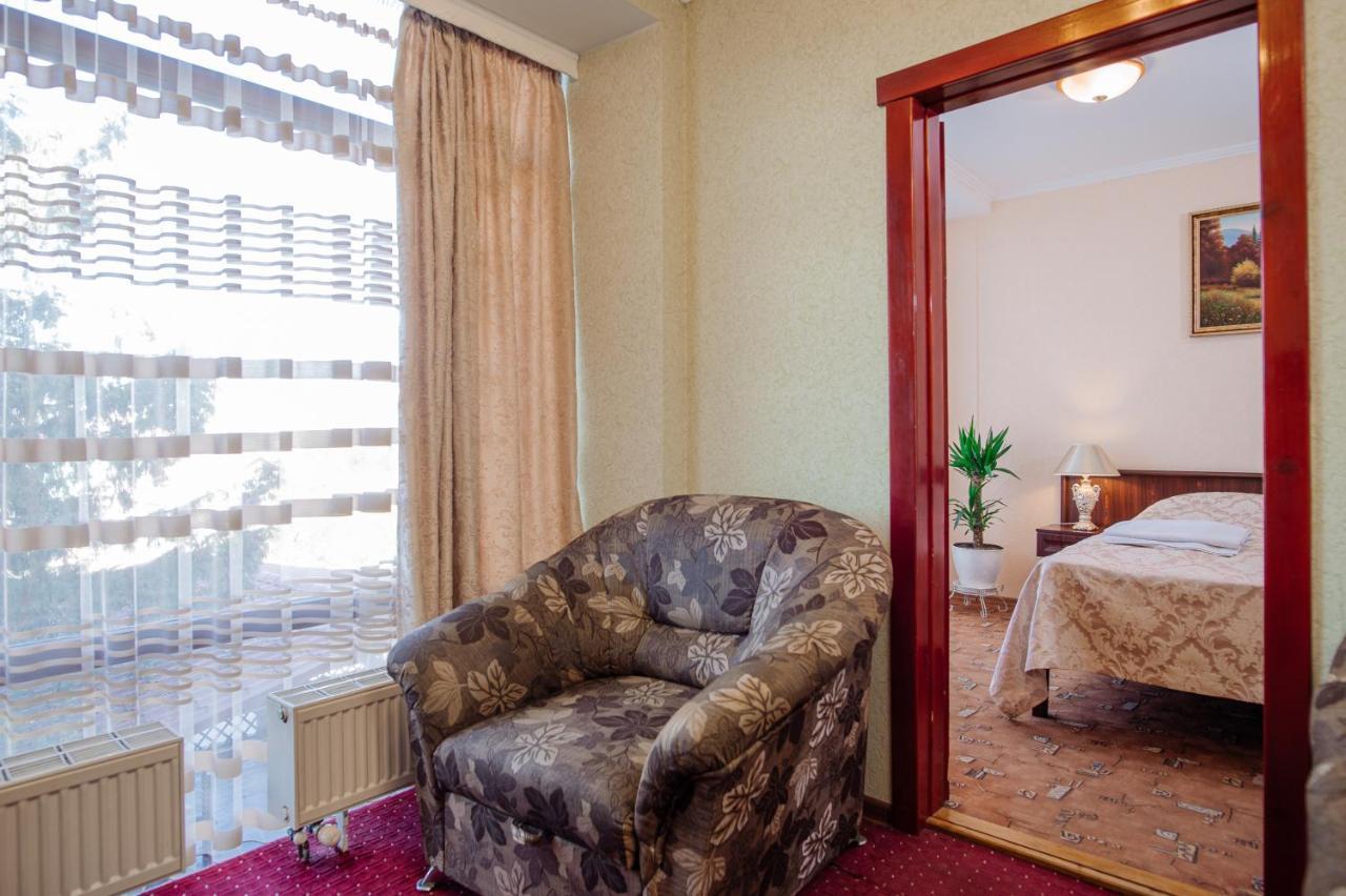 Hotel Club Ph Truskavets Exterior foto